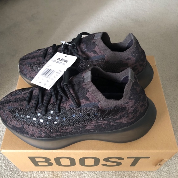 Adidas Yeezy - Picture 2 of 3